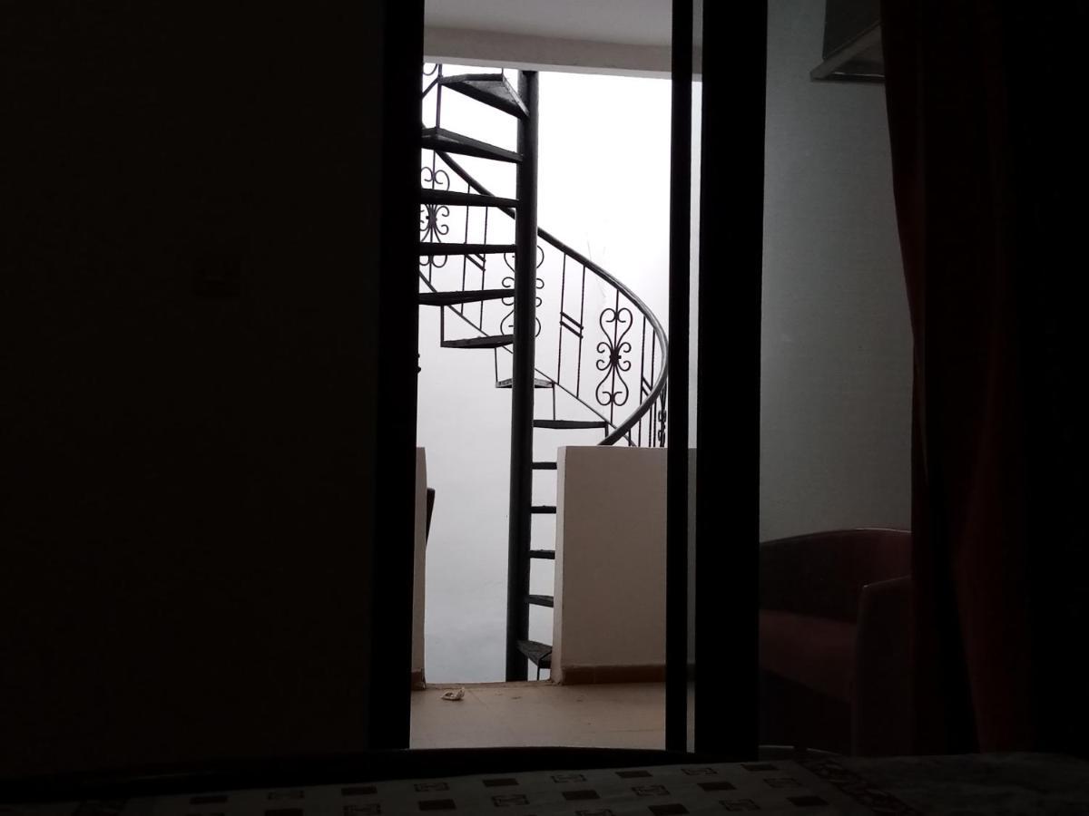 דקר Kakatar Family Residence , Yoff מראה חיצוני תמונה