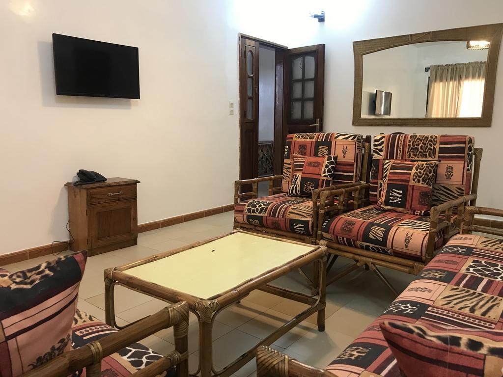 דקר Kakatar Family Residence , Yoff מראה חיצוני תמונה