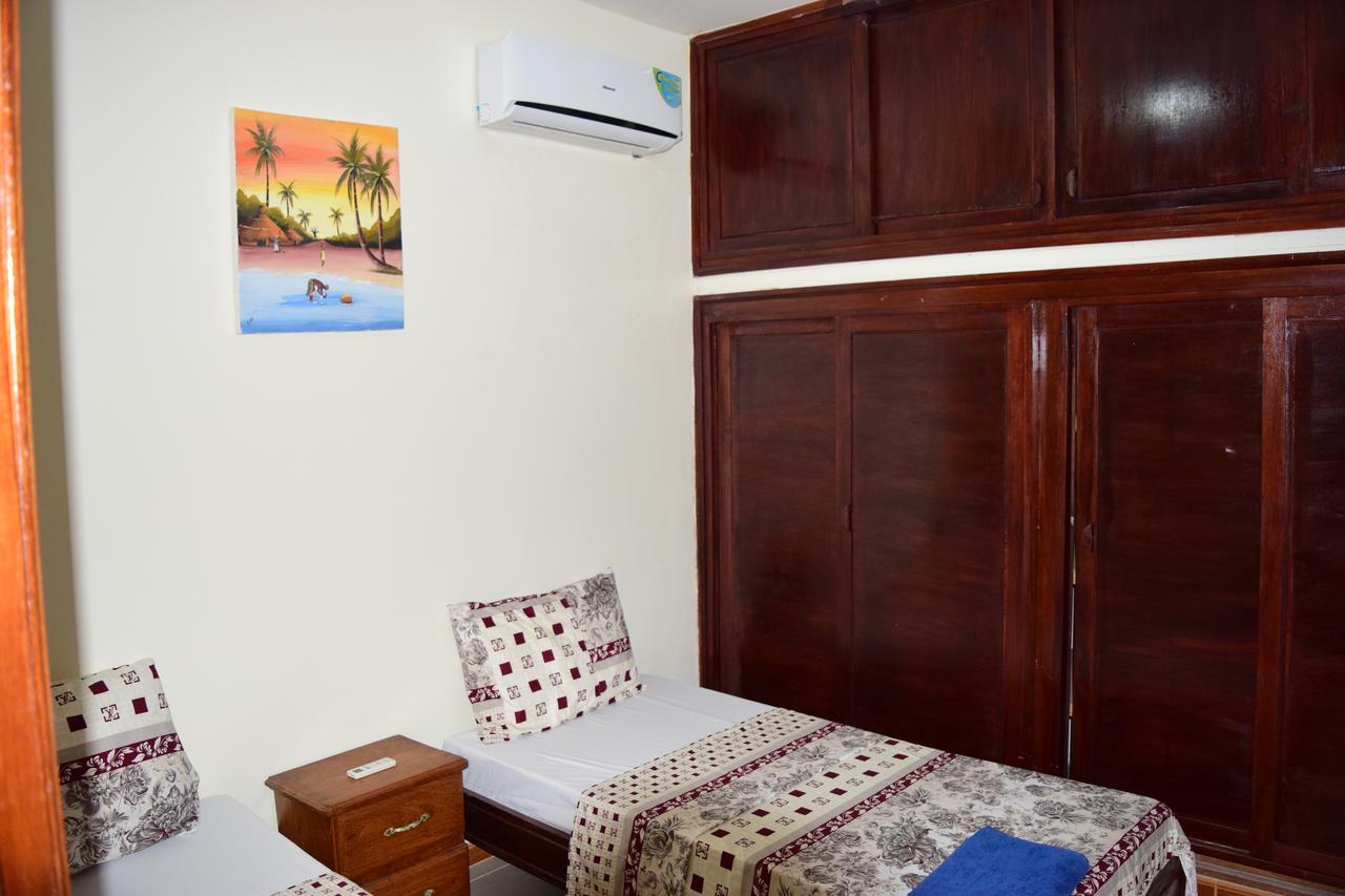 דקר Kakatar Family Residence , Yoff מראה חיצוני תמונה